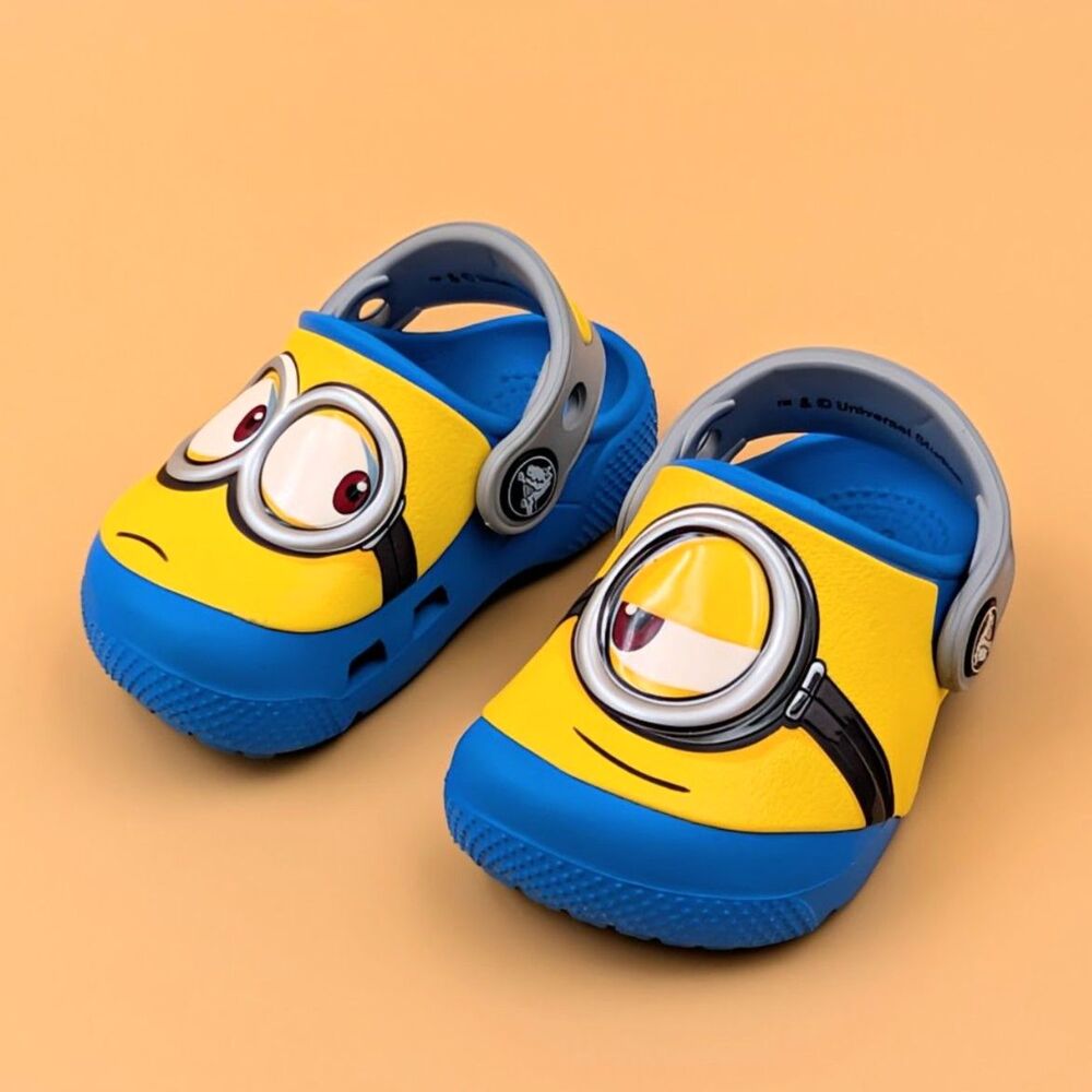 New Crocs Toddler Despicable Me Minions Yellow Size C4 Classic Clogs